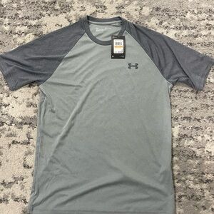 NWT Under Armour Men's Small Two-Tone Gray Tee